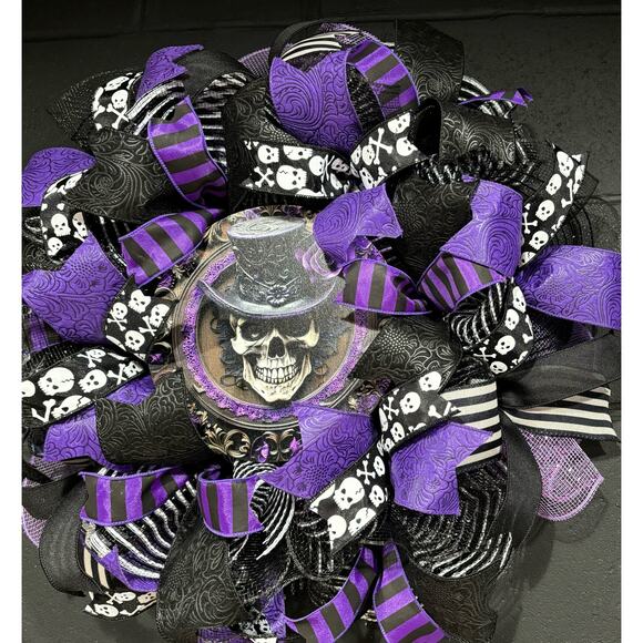 Halloween Wreath Gothic Purple Skull Handmade Deco Mesh 20 Inch - Picture 1 of 8